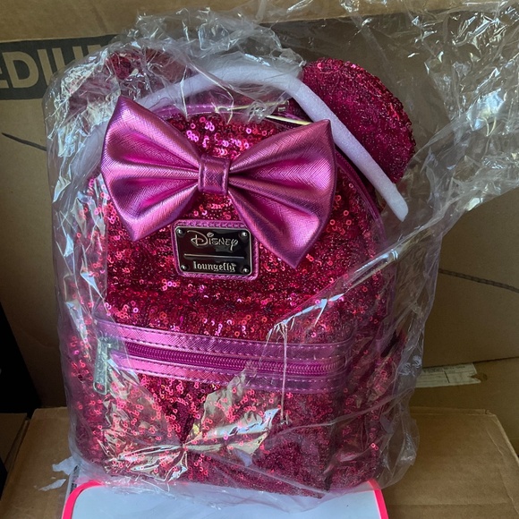 LOUNGEFLY Magenta Sequenced backpack NWT - Picture 2 of 3